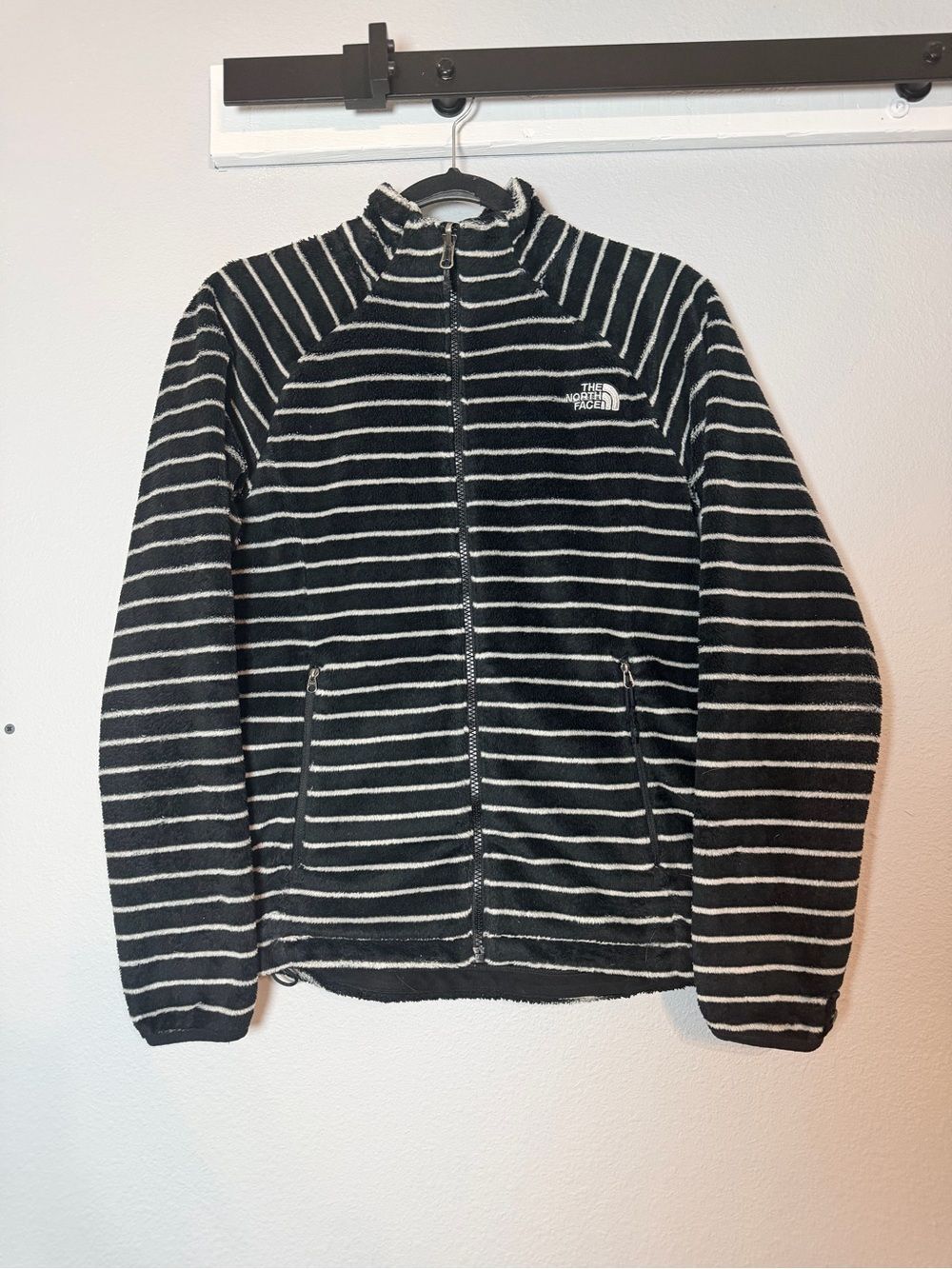 The North Face Womens Full Zip Up Fuzzy Fleece Striped Jacket Small Black White